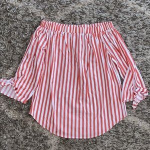 4/$20 SALE NWOT off the shoulder top